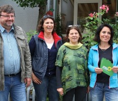 Interessante und gut besuchte Kräuterführung mit Dr. Edith Wolber in Nußloch