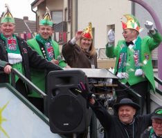 Tausende säumten die Straßen beim Nußlocher Faschingszug – Große Bilderstrecke