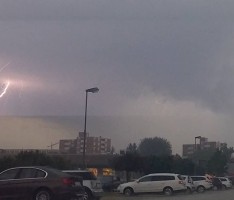 Unwetter in der Region:</br>Blitzeinschlag in Nußlocher Maibaum