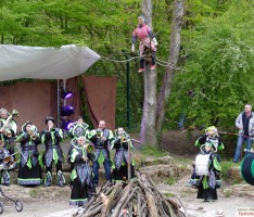 „Hexen vum Grobrunn“ nahmen in der Walpurgisnacht 7 neue Hexen auf