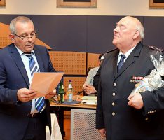 Drei Feuerwehrleute für langjährige Mitgliedschaft in Nußlocher Wehr geehrt