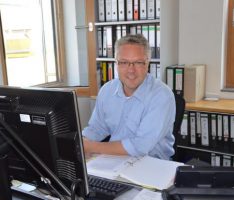 Neuer Mitarbeiter im Nußlocher Rathaus willkommen geheißen