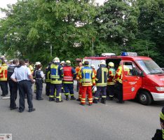 Nußloch: Balkon im 2. OG bricht ab und reißt zwei weitere mit – Ein Schwerverletzter