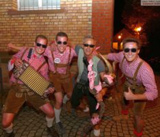 Diljemer Kerweparty bis Nußloch zu hören: Von Alpenrock bis Village People und Cher