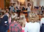 Nußlocher Schillerschule begrüßt Bürgermeister mit dem „Förster-Lied“
