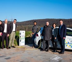 Zusätzliche Ökostrom Elektro-Ladesäulen beim Fashion Park in Nußloch