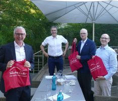 Racket Center Nußloch: „Talk am Teich“ über Nachhaltigkeit bei Investments