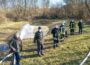 Wasser Marsch: Feuerwehr pumpt  150.000 Liter und lässt Teich neu entstehen