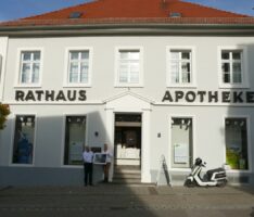 Sabine Grillo-Knopf übernimmt Nußlocher Rathaus-Apotheke von Alfred Melchers