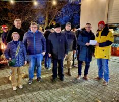 Bürgermeister Förster überrascht Jugendfeuerwehr mit besonderem Geschenk