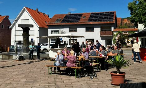 Maibaumstellen 2025 auf dem Lindenplatz – ein neu aufgelegter Brauch
