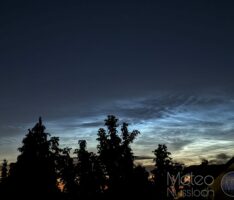 80 Kilometer über der Erde: Silberne Wolken verzaubern den Nachthimmel