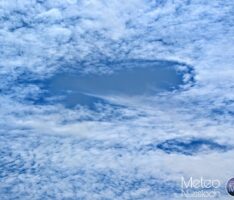 Hole-Punch Clouds: Mysteriöse Löcher in der Wolkendecke