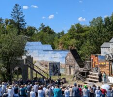 Stein.Bruch.Stücke: Gottesdienst im Zeichen der Liebe