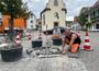 Neue Poller für mehr Sicherheit: Bauarbeiten vor dem Rathaus in Nußloch