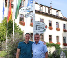 Feierliche Einweihung: Neues Schild symbolisiert Partnerschaft zwischen Zwenkau und Nußloch