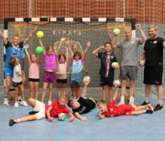 Handball-Action im Ferienprogramm: Spaß und Teamgeist für die Kinder