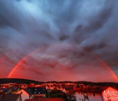 Himmlisches Doppelspektakel: Zero Order Glow und Roter Regenbogen verzaubern Nußloch