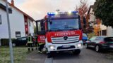 Feuerwehr öffnet Tür für Rettungsdienst