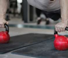 Kettlebell-Training: Effektive Ganzkörperübungen für mehr Kraft und Ausdauer