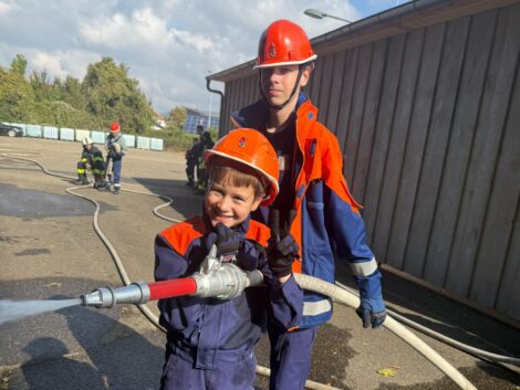 Jugendfeuerwehr Nußloch zeigt ihr Können bei Löschübung