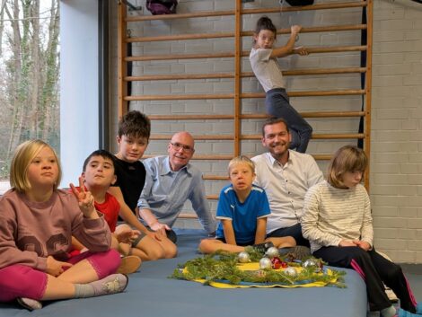 Landtagskandidat Yannick Veits besucht die Tom-Mutters-Schule in Wiesloch