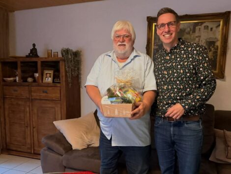 Bürgermeister Joachim Förster gratuliert Peter Lüll zum 70. Geburtstag