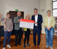 Gemeinsam für Kultur: Freunde der Gemeindebücherei Nußloch spenden 6.150 Euro