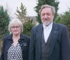 Das Leitungsteam der ehemaligen Gemeinderäte gratuliert dem Ehepaar Fink zur Goldenen Hochzeit
