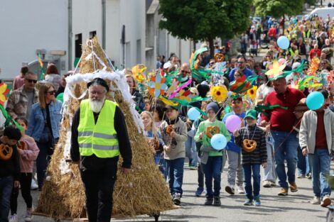Frühlingsfest und Sommertagszug locken zahlreiche Besucher nach Sandhausen