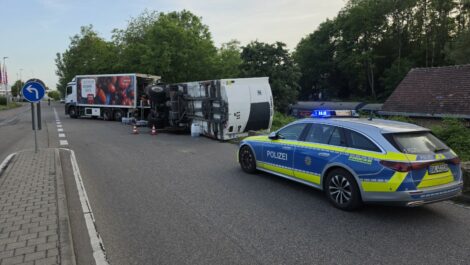 Wiesloch: Auflieger eines Sattelzuges umgekippt – Hoher Sachschaden