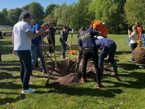 Neue Bäume im Bäderpark Leimen gepflanzt