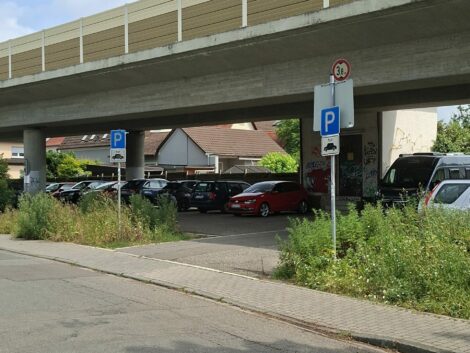 Parkplätze unter der L 598 tageweise gesperrt