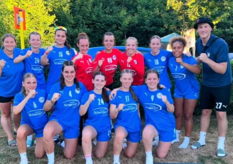 Weibliche A-Jugend der SG Nußloch erlebt sportliche Tage in Wössingen