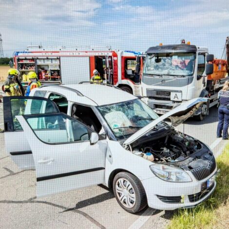 Verkehrsunfall auf der K4153: Feuerwehr Nußloch sichert Unfallstelle ab