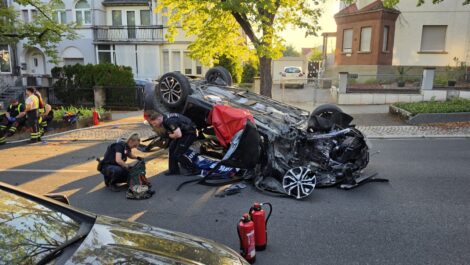 Schwerer Verkehrsunfall in Wiesloch: BMW überschlägt sich in 30er Zone