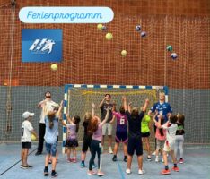 Handball-Nachwuchs entdeckt den Sport in der Olympiahalle