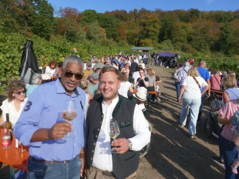 Zwischen Rebstöcken und Geheimratsecken – Weinbergfest an der Kreuzweg-Hütte
