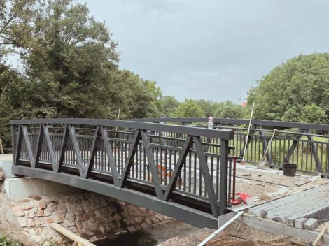 Neue Brücke über den Leimbach an der Carl-Metz-Straße geöffnet